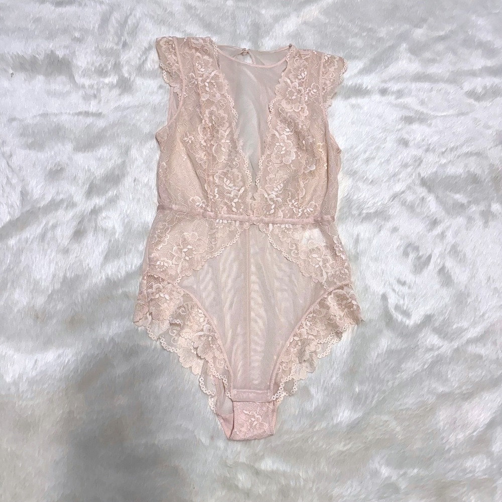 NWOT HM Pale‎ Pink Floral Lace Mesh Bodysuit V-Neck Size 6 Romantic Ethereal